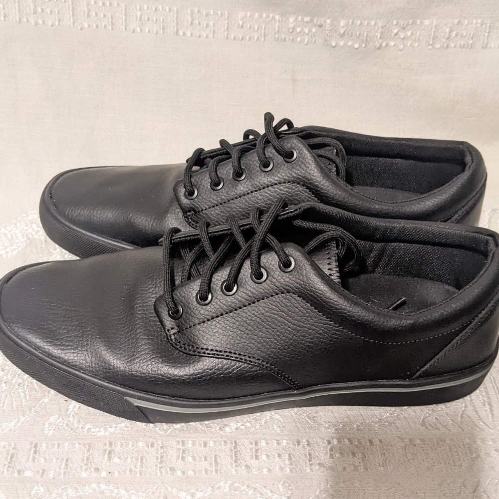 NWOB Treadsafe Slip Resistant Anti Fatigue Black Unisex Sneaker Loafer M/12 W/13